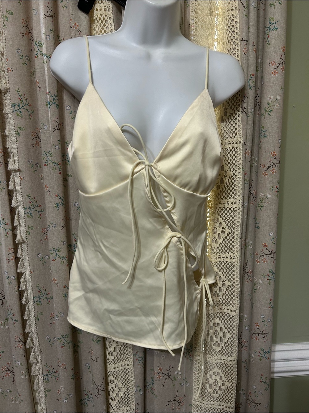 NWT Musera Satin Tie Front Cami Top Ivory Cream Side Tie XS